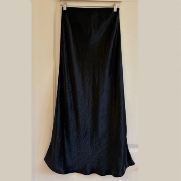 Babaton- Slip Satin Maxi Skirt Black Size 6 - Picture 3 of 10